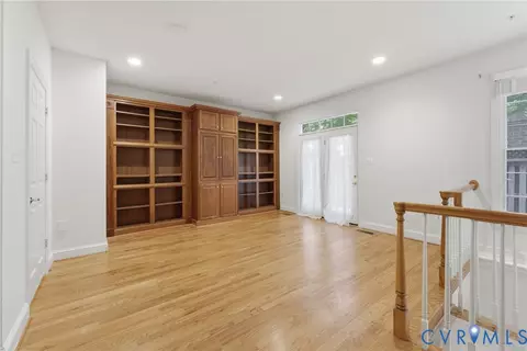 Living - 6806 Thompson Crest Ct, Mclean, VA 22101 photo 3 of 3