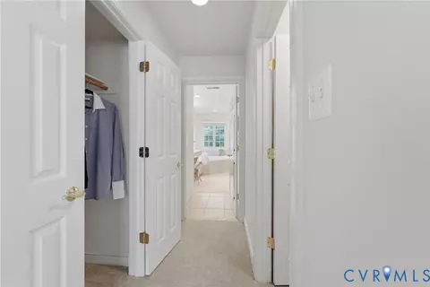 Entry Way - 6806 Thompson Crest Ct, Mclean, VA 22101 photo 2 of 3