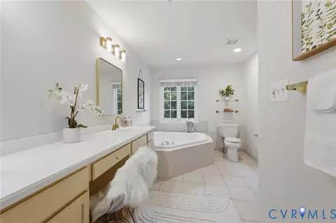 Bath - 6806 Thompson Crest Ct, Mclean, VA 22101 photo 1 of 5
