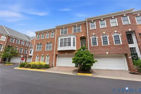 Exterior - 6806 Thompson Crest Ct, Mclean, VA 22101 photo 2 of 3