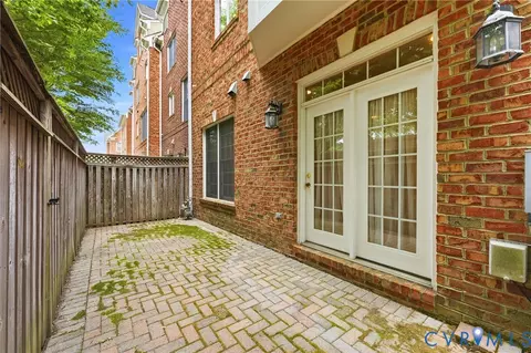 Exterior - 6806 Thompson Crest Ct, Mclean, VA 22101 photo 3 of 3