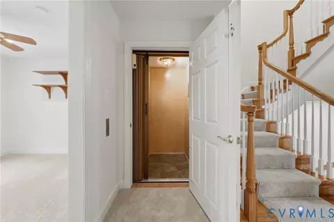 Entry Way - 6806 Thompson Crest Ct, Mclean, VA 22101 photo 3 of 3