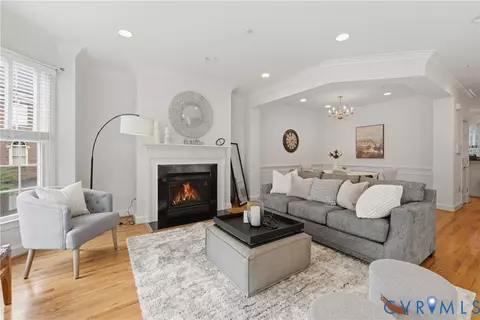 Living - 6806 Thompson Crest Ct, Mclean, VA 22101 photo 1 of 3