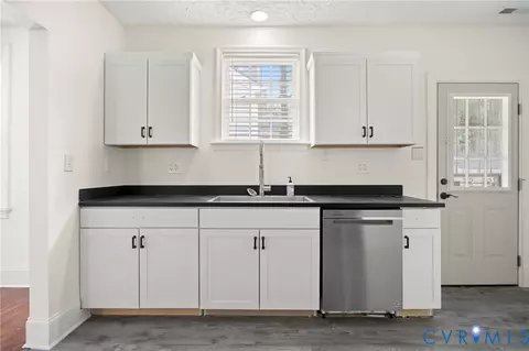 Kitchen - 920 E Belt Blvd, Richmond, VA 23224 photo 3 of 4