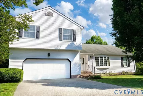 5 Jamesview Cir, Smithfield, VA 23430