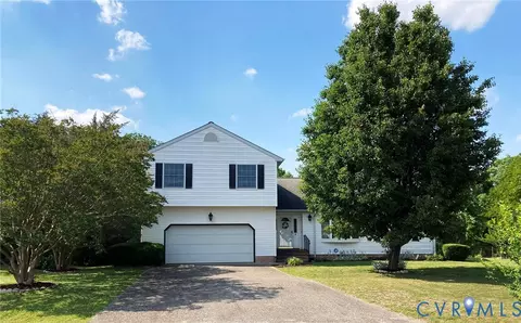 5 Jamesview Cir, Smithfield, VA 23430