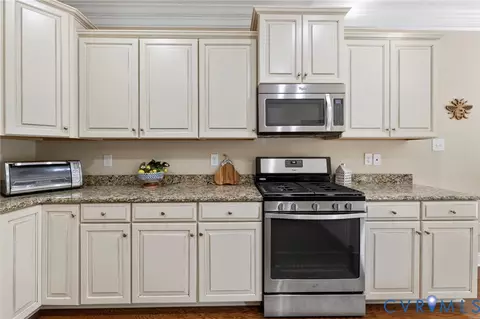 Kitchen - 16707 White Daisy Loop, Moseley, VA 23120 photo 2 of 3