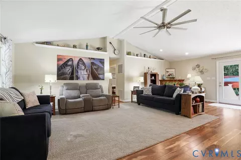17690 Templeton Rd, Disputanta, VA 23842