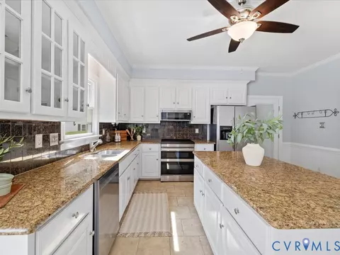 Kitchen - 12801 Craystone Cir, Midlothian, VA 23113 photo 1 of 6