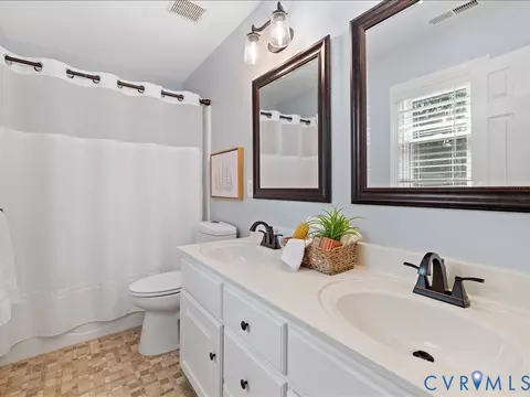 Bath - 12801 Craystone Cir, Midlothian, VA 23113 photo 3 of 4