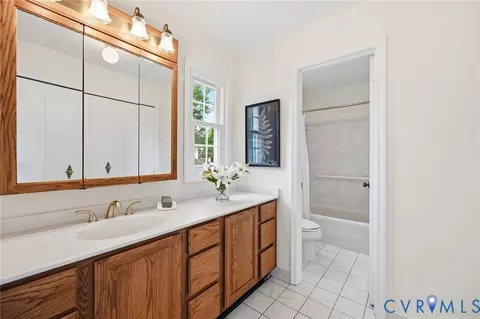 Bath - 6210 Nethercombe Ct, Mclean, VA 22101 photo 2 of 5