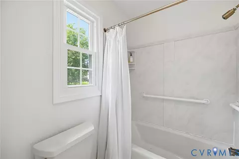 Bath - 6210 Nethercombe Ct, Mclean, VA 22101 photo 4 of 5