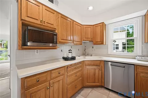 Kitchen - 6210 Nethercombe Ct, Mclean, VA 22101 photo 2 of 4