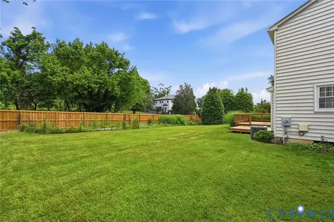Exterior - 6210 Nethercombe Ct, Mclean, VA 22101 photo 5 of 6