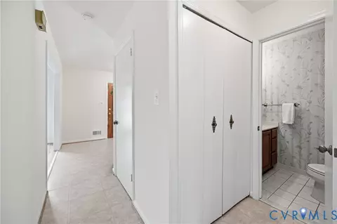 Entry Way - 6210 Nethercombe Ct, Mclean, VA 22101 photo 5 of 5