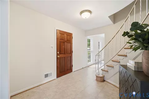Entry Way - 6210 Nethercombe Ct, Mclean, VA 22101 photo 3 of 5