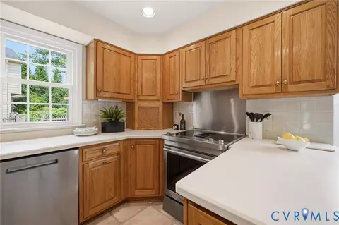 Kitchen - 6210 Nethercombe Ct, Mclean, VA 22101 photo 3 of 4