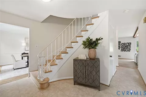 Entry Way - 6210 Nethercombe Ct, Mclean, VA 22101 photo 2 of 5
