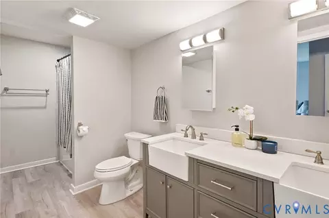 Bath - 112 E 36th St, Richmond, VA 23224 photo 2 of 3