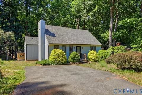 12312 Deerhurst Dr, Midlothian, VA 23113