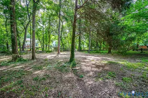 Exterior - 7731 Flag Tail Dr, Midlothian, VA 23112 photo 9 of 15