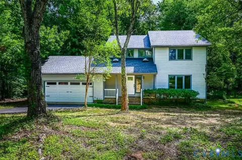 Exterior - 7731 Flag Tail Dr, Midlothian, VA 23112 photo 5 of 15