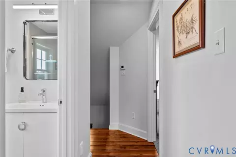 Entry Way - 2204 E Broad St, Richmond, VA 23223 photo 6 of 9