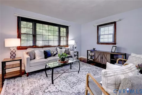 Living - 314 Winchester Dr, Hampton, VA 23666 photo 2 of 6