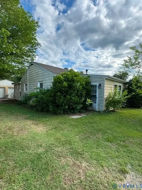 354 Marine Dr, Dunnsville, VA 22454