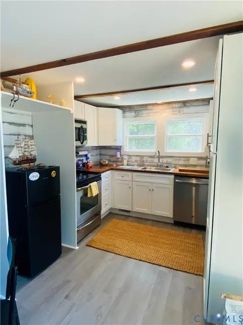 Kitchen - 69 Old Mill Lndg, Onemo, VA 23130 photo 1 of 2
