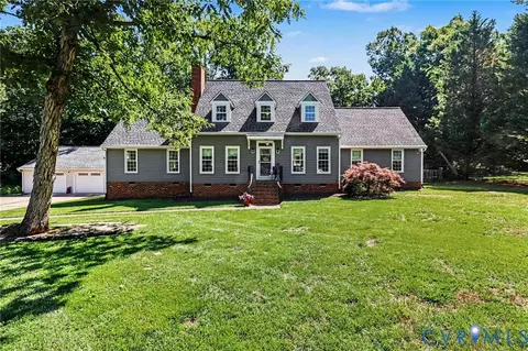 7101 N Hairpin Dr, Quinton, VA 23141
