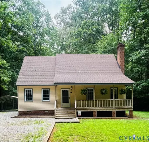 8530 Woodland Dr, Amelia Court House, VA 23002