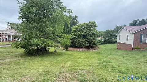 1204 Top Roundabout Rd, Martinsville, VA 24112