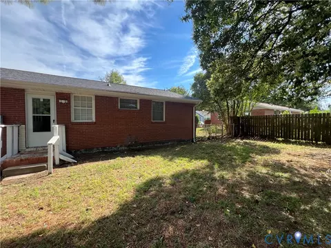 Exterior - 1403 Algona Rd, Chesapeake, VA 23324 photo 9 of 12