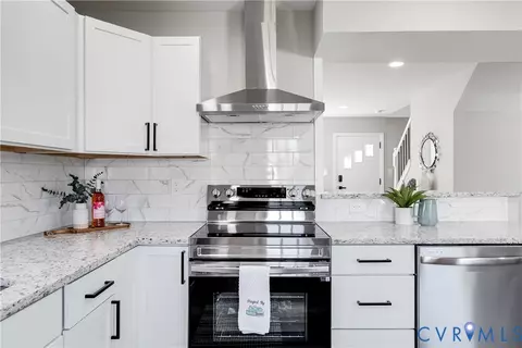 324 S 12th Ave, Hopewell, VA 23860