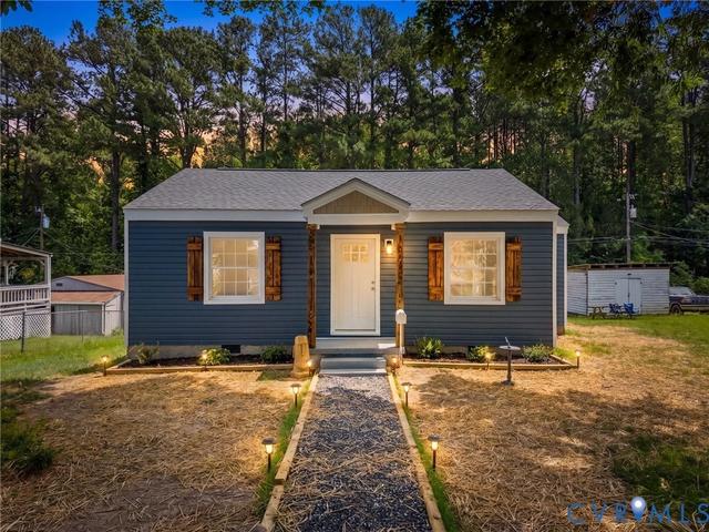 206 Gravatt Ave, Blackstone, VA 23824