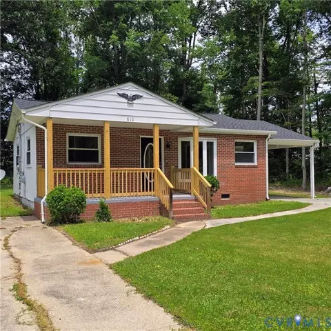 810 Luke St, Blackstone, VA 23824 photo 2