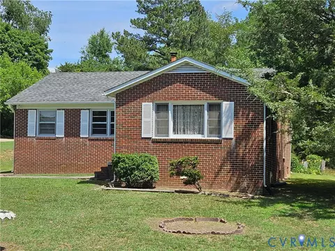 147 Chase St, Bowling Green, VA 22427