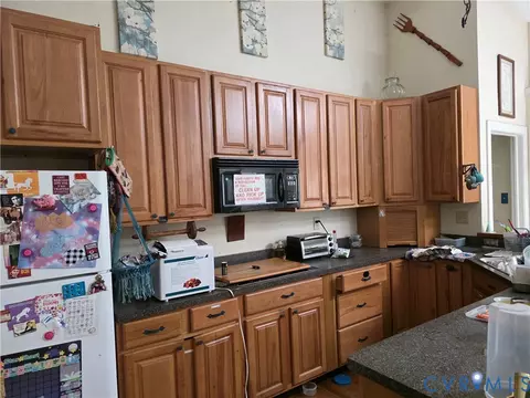 Kitchen - 3161 Dorrell Rd, Aylett, VA 23009 photo 2 of 3