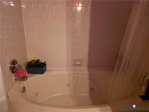 Bath - 3161 Dorrell Rd, Aylett, VA 23009 photo 2 of 5