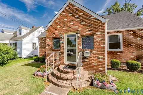 317 Moorman Ave, Colonial Heights, VA 23834