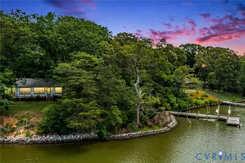 142 Bridge Ln, Reedville, VA 22539