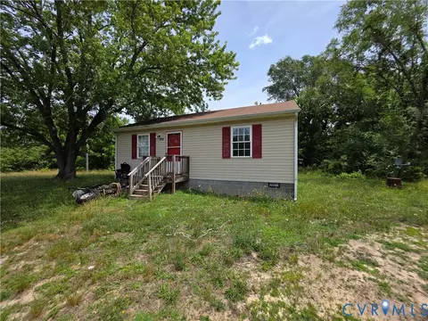 646 Valley Dr, Callao, VA 22435
