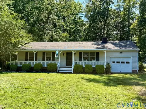 635 River Oak Pl, Center Cross, VA 22437