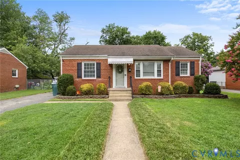 17 Eastlake Dr, Sandston, VA 23150