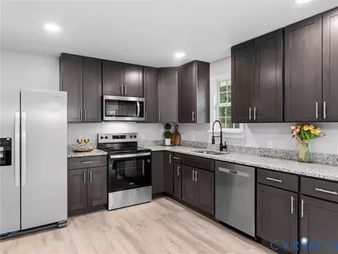 Kitchen - 14705 Gatewood Rd, Dewitt, VA 23840 photo 3 of 7