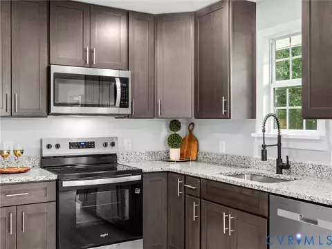 Kitchen - 14705 Gatewood Rd, Dewitt, VA 23840 photo 4 of 7