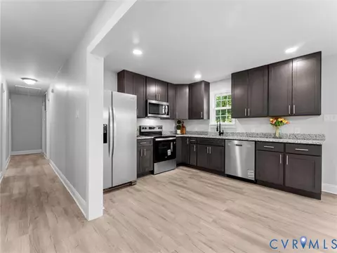 Entry Way - 14705 Gatewood Rd, Dewitt, VA 23840 photo 3 of 4