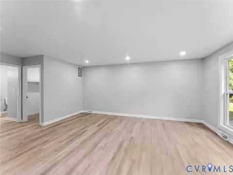 Living - 14705 Gatewood Rd, Dewitt, VA 23840 photo 6 of 11