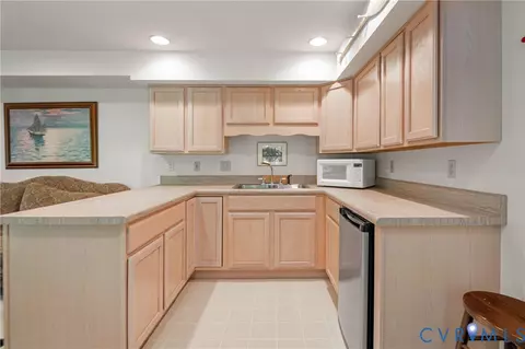 Kitchen - 413 Pleasanthill Dr, North Chesterfield, VA 23236 photo 4 of 4